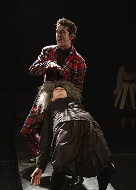 Спектакль «За белым кроликом»