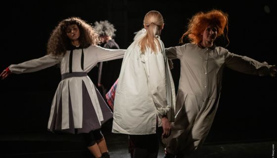 Спектакль «За белым кроликом»