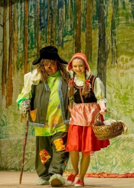 И опять Красная Шапочка пошла к бабушке...