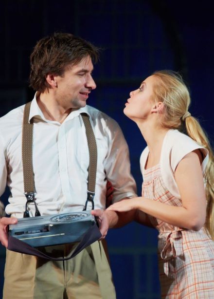 Спектакль «Двое на качелях»