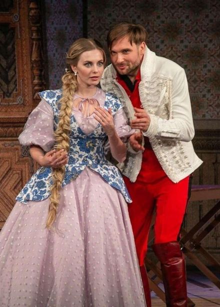 Спектакль «Не в свои сани не садись»